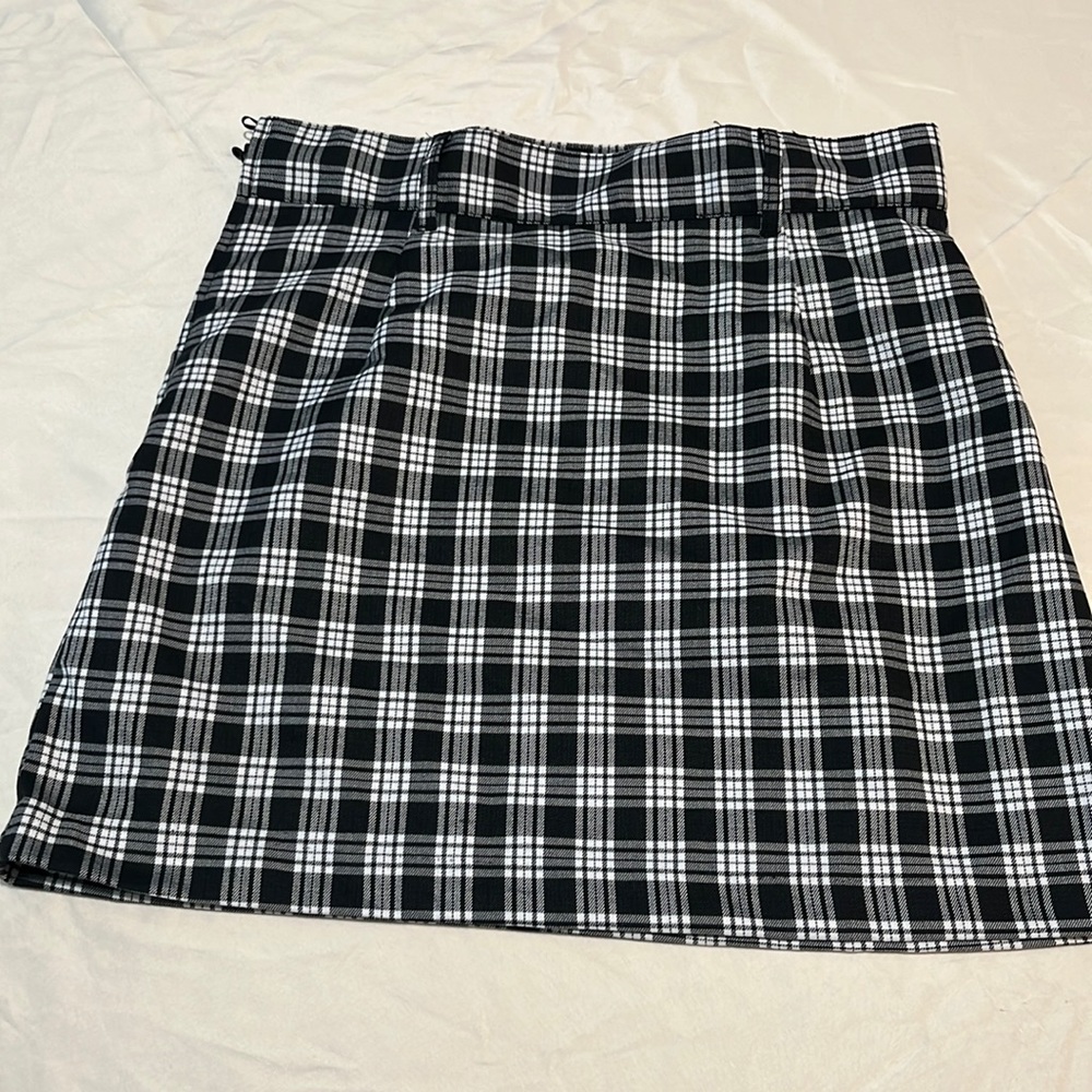H&M Divided black plaid skirt